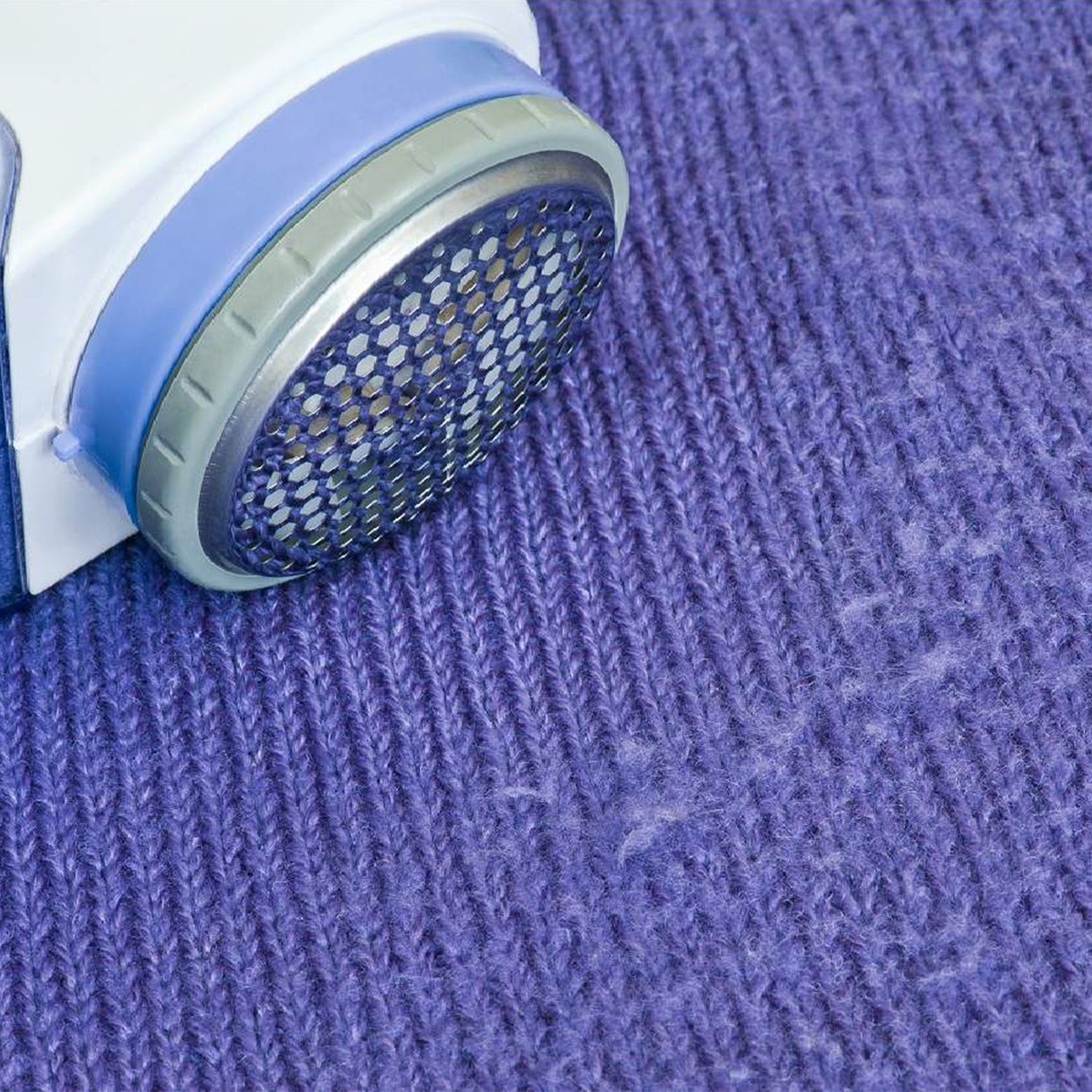 Detailed image of the lint remover, highlighting its design for removing lint from woolens Detailed image of the lint remover, highlighting its design for removing lint from woolens